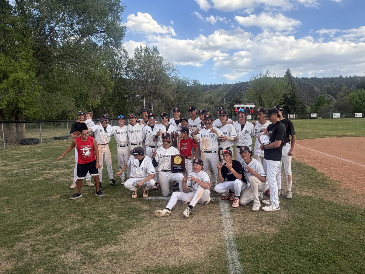 masenhibbeler's tweet photo. Special day for my senior boys… back to back regional champs for their last go on their home turf. Much love for Durango!!

#StateBound https://t.co/PDG3LoAkZs