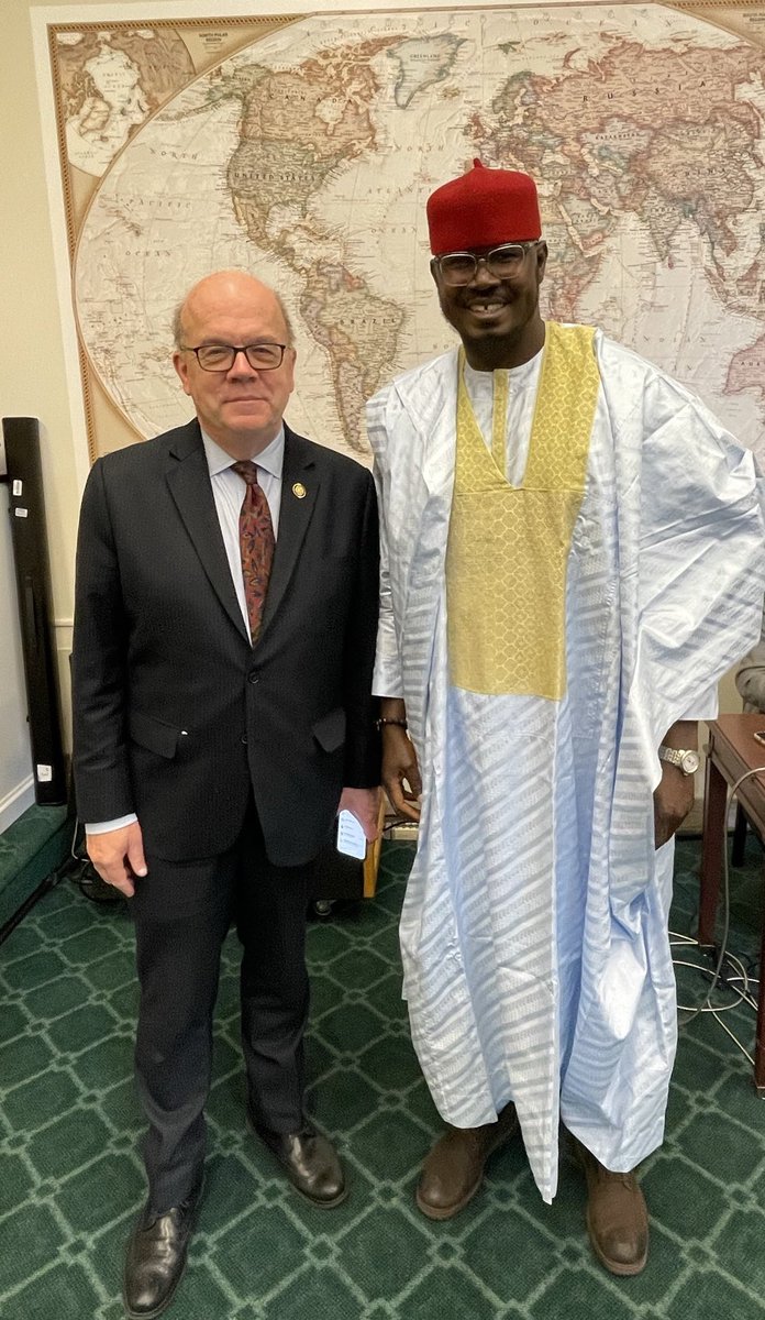 Kondoba's tweet photo. #Audience_au_Congrès_Américain 
J’ai eu l’honneur et le privilège de parler du #Mali et du #Sahel au Congrès Américain et combien les populations souffrent dans la dignité, la résilience et le silence. 
J’ai surtout insisté auprès du Congressman @McGovernMA de #Masachusetts et du Congressman Christopher Smith de #New_Jersey de la Commission des Affaires Étrangères que soutenir le peuple du #Mali et du #Sahel n’est nullement de l’ingérence étrangère mais de la solidarité humaine. 
Et nous avons besoin aujourd’hui plus que jamais de cette solidarité agissante pour le retour de la #paix, la #stabilité et la relance #économique dans notre pays et au Sahel. 
#Sahel #Peace #Stability