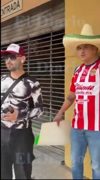 LadyDiazepam's tweet photo. @El_Universal_Mx Tan poquitos morenistas que fueron a la marcha y aún así le robaron las nal gas a Ariadna... Ha de haber sido el naco de la playera del Chivas y su machete Ecatepeño. ¿Cuántos más, Claudia Sheinbaum? ¿Cuántos más? https://t.co/TeZmopPezM