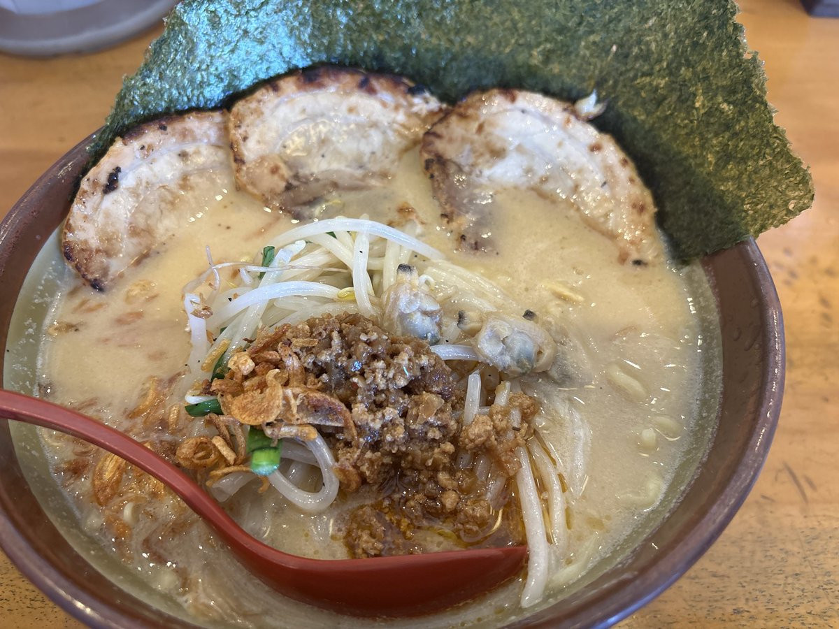 ior_426's tweet photo. 久しぶり��田所商店行ったけど、大好きな九州味噌無くなってて、代わりに江戸前味噌みたいなのが甘���枠であったけど、少し酸味があってお口には合わずでしょんぼり…いろんなラーメン食べてるから舌が肥えたのかなと思ったけど多分酸味が気になっただけだな https://t.co/mo1BY3mrtu