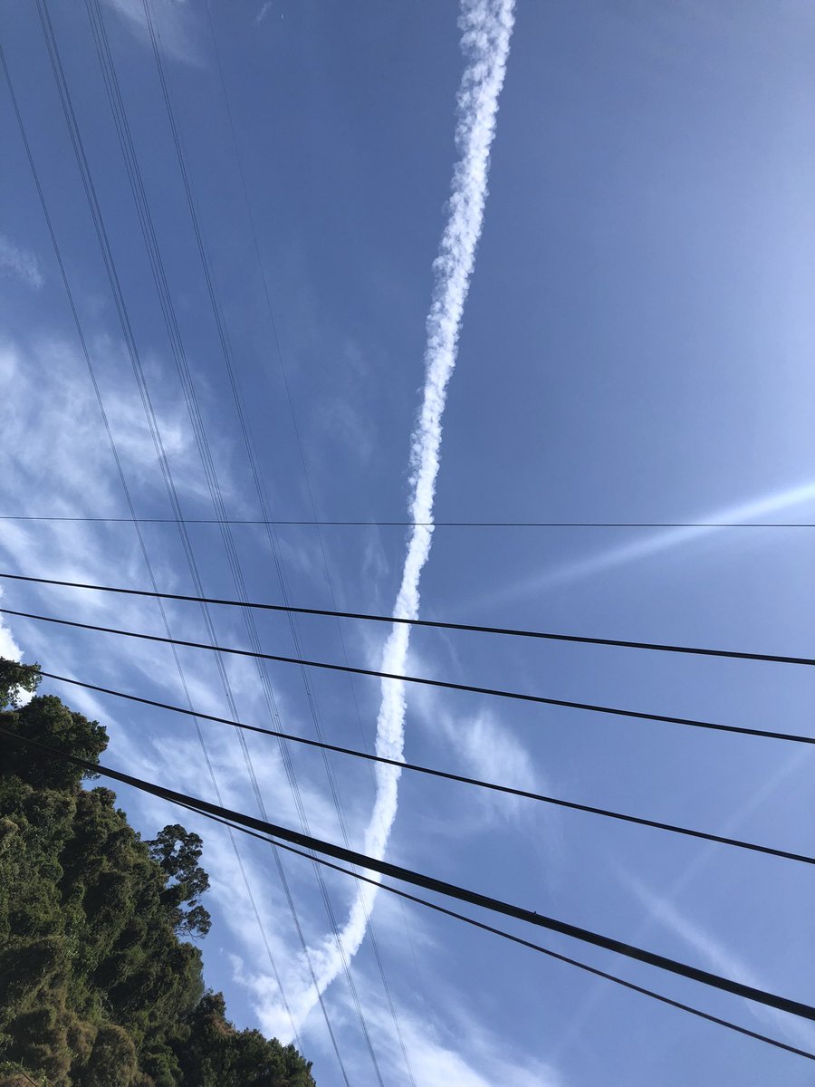 ronthedon12345's tweet photo. Spraying chemtrails in Taipei. How do we stop this? https://t.co/wGMSCo28sn