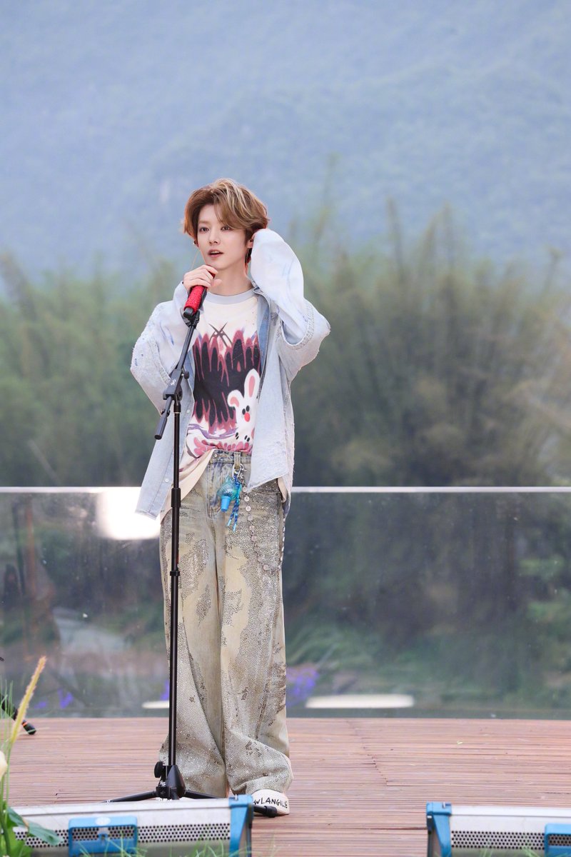 LuHan International tweet media