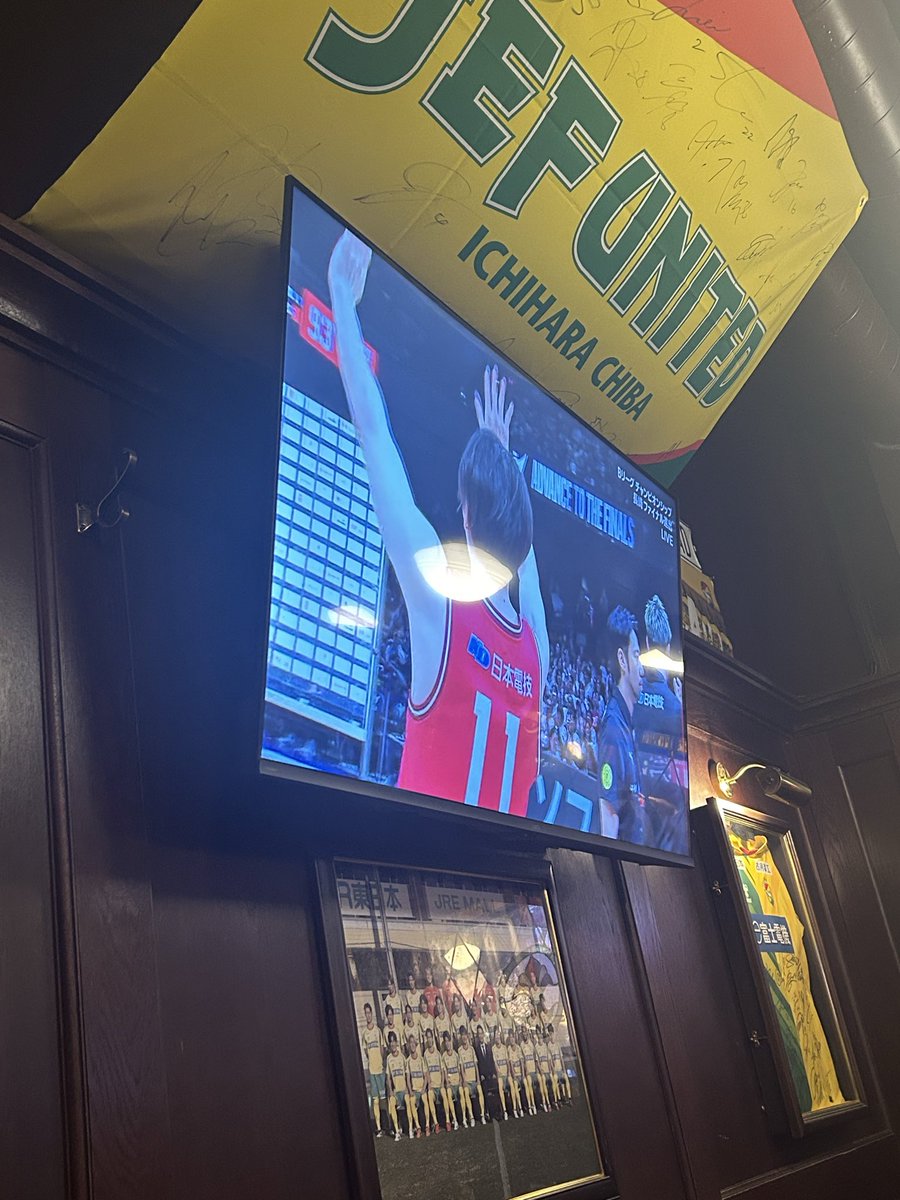 000CHIBA's tweet photo. 昨日はHUB千葉富士見店でパブリックビューイングでした🏀
ジェッツ好きな方たちと応援できて良かった🔥
ふーみん最後の70秒凄すぎて終始泣いてた😭

ジェッツな皆さま今シーズンもお疲れ様でした！ https://t.co/jhsIchQq8W