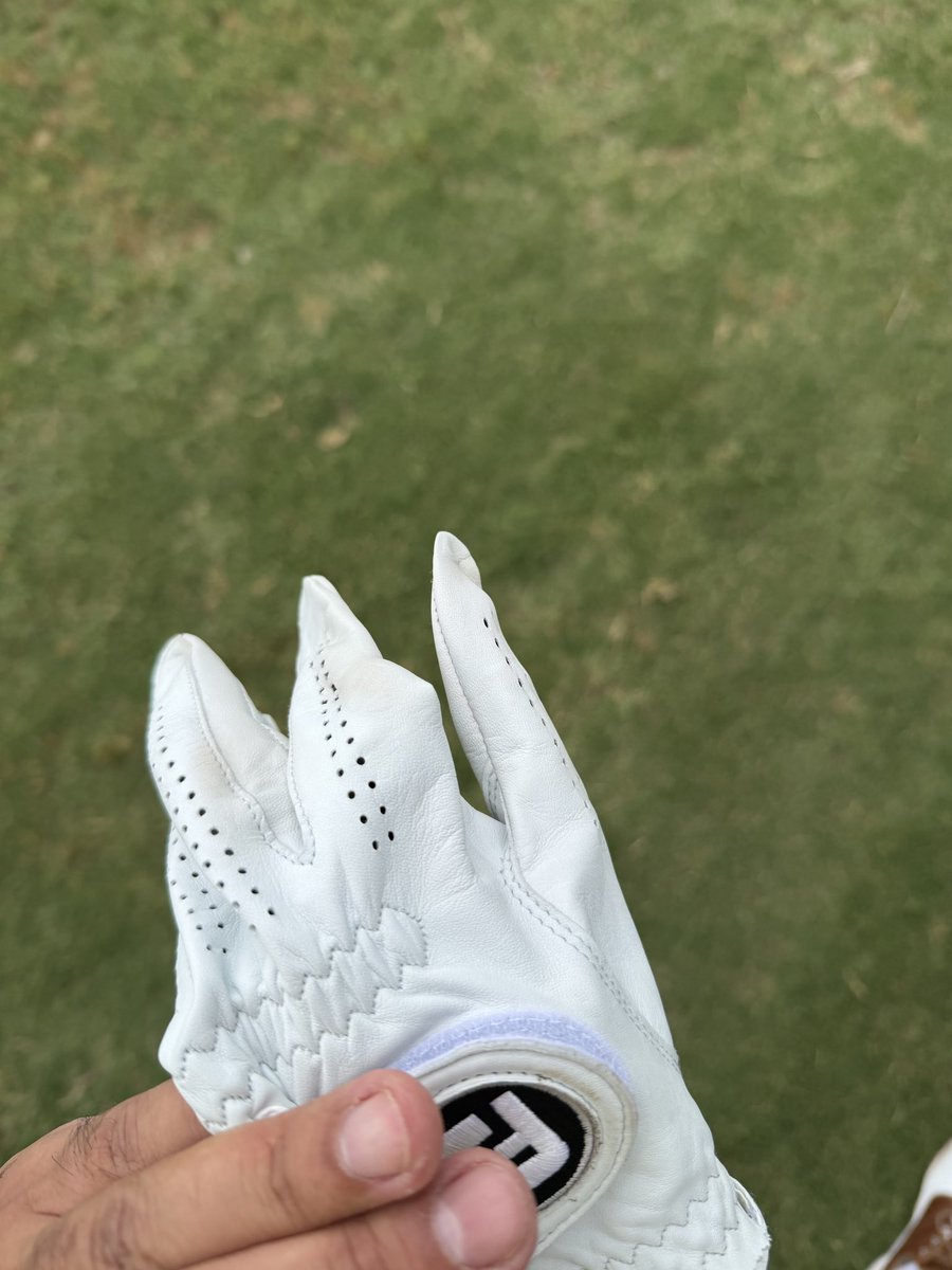 malopez705's tweet photo. Second round with an almost new @FootJoy pure touch glove and only made it 4 holes before it ripped trying to put it on. Questionable quality…. https://t.co/SF1ra85jTQ
