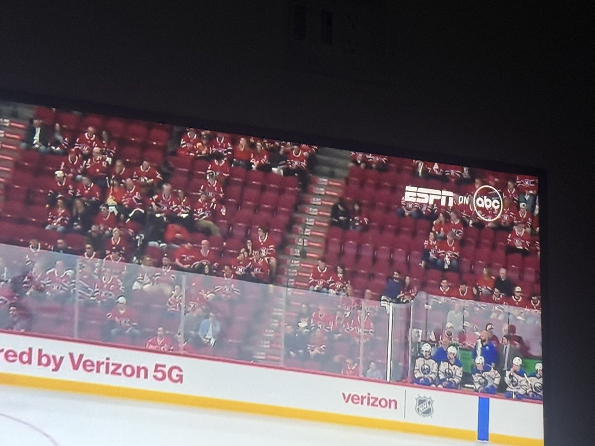 smith29_dan's tweet photo. @snapbacksports Center Bell looks awesome you fucking nerds https://t.co/Vs18tGiXgQ