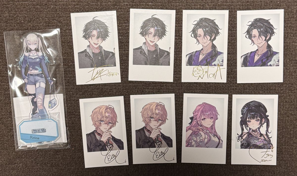 ででたけど1枚だし、サイン入ってない〜(´；ω；｀) #Rei7b