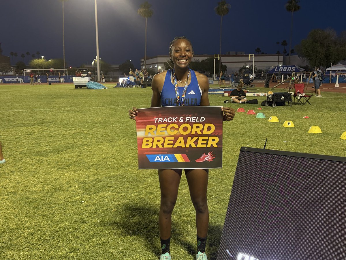 DeanAzdean06's tweet photo. Congrats to @soc_chswolves Imani Galera-Young. A new Arizona STATE RECORD in the Girls 300 M hurdles. 40.65 is no joke!!!!  @AZPreps365 Super State Track is 🔥! @AZPreps365Jose @LSscribe https://t.co/0ZHhn8ftmZ