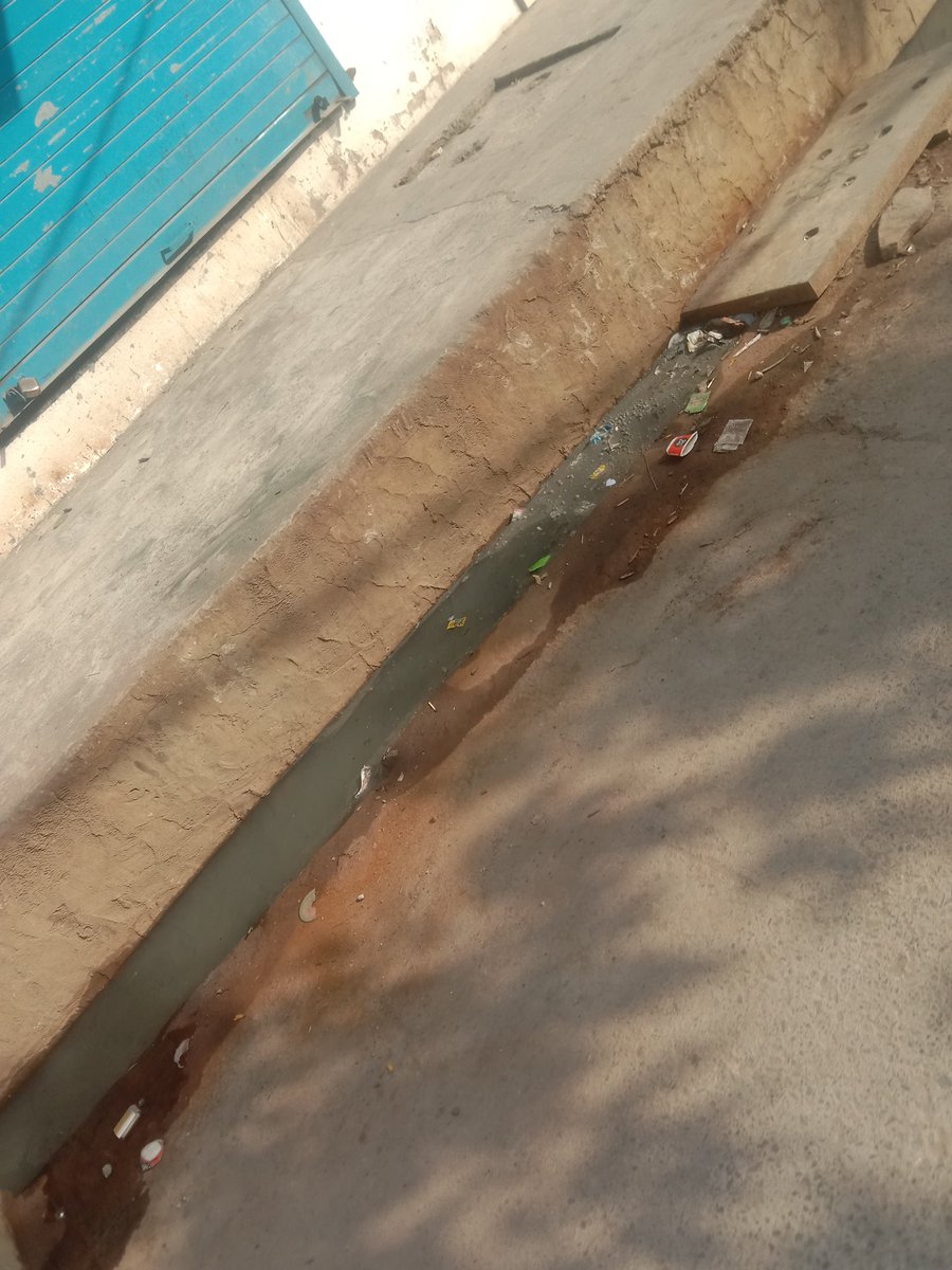 pradeep54523509's tweet photo. होशियारपुर गली नंबर 10,10A 10B दोनों तरफ की नालियां  भरी पड़ी है कर्मचारी ऊपर ऊपर से साफ करके चले जाते हैं यह हर रोज ब्लॉक हो जाती है स नोएडा प्राधिकरण दोनों तरफ की नालियों को गहराई से साफ कराये जिससे ललिया रोज ब्लॉक न हो @noida_authority @CeoNoida @manmohan_noida https://t.co/noqzgTJYCE