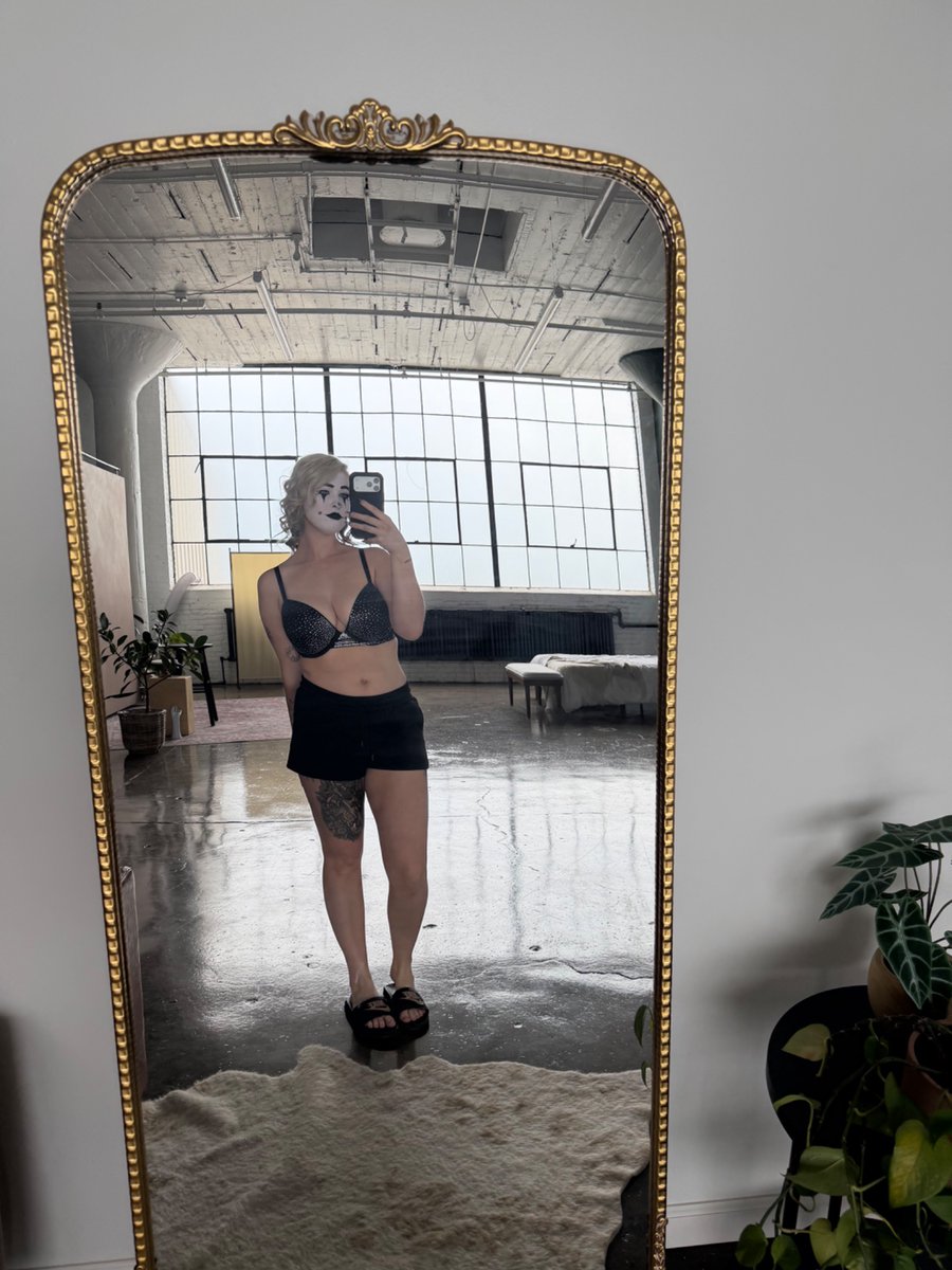 El_Chupaca_bro's tweet photo. The latest shoot day was so hot 😏 https://t.co/N9uIak1P4t