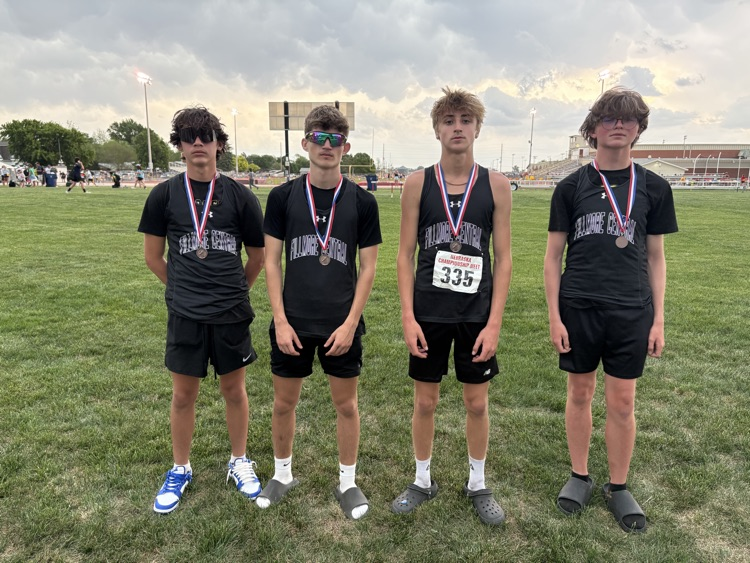 FCPSPanthers's tweet photo. 🟣⚫️JH track wrapped up the season with the championship meet today. We are coming home with some personal best performances and a medal as the boys 4x400 relay placed 7th and lowered their school record. 

The kids competed well and finished out the season strong.⚫️🟣 https://t.co/V8ghJ00PUL