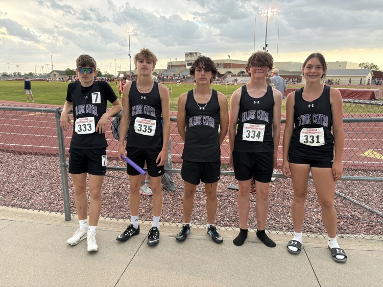 FCPSPanthers's tweet photo. 🟣⚫️JH track wrapped up the season with the championship meet today. We are coming home with some personal best performances and a medal as the boys 4x400 relay placed 7th and lowered their school record. 

The kids competed well and finished out the season strong.⚫️🟣 https://t.co/V8ghJ00PUL