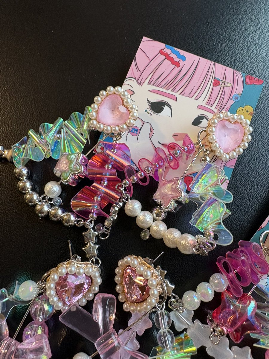 suu_handmade19's tweet photo. 💘リポストうれしいです💘
PVCの透明感と個性が重なり合う、存在感のある一点もの✨
推し活、推しイベに🌈
【ピアス、イヤリング、ネックレス】
▶︎出展日 23、24（両日） ▶︎出展名 Suu.handmade ▶︎ブース番号 R-458（南4F）
#デザフェス63リポスト　#デザフェス63  @designfesta https://t.co/VvS062rKhk