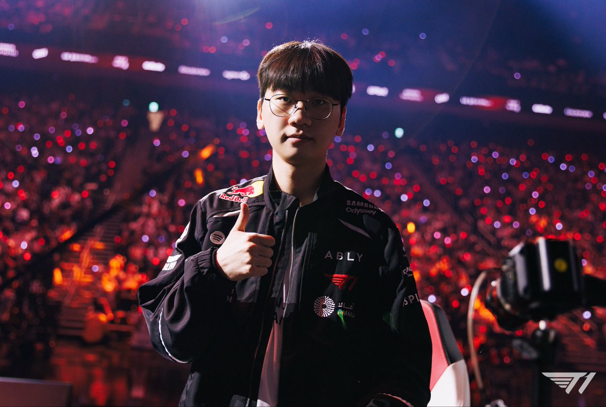 T1 LoL tweet media