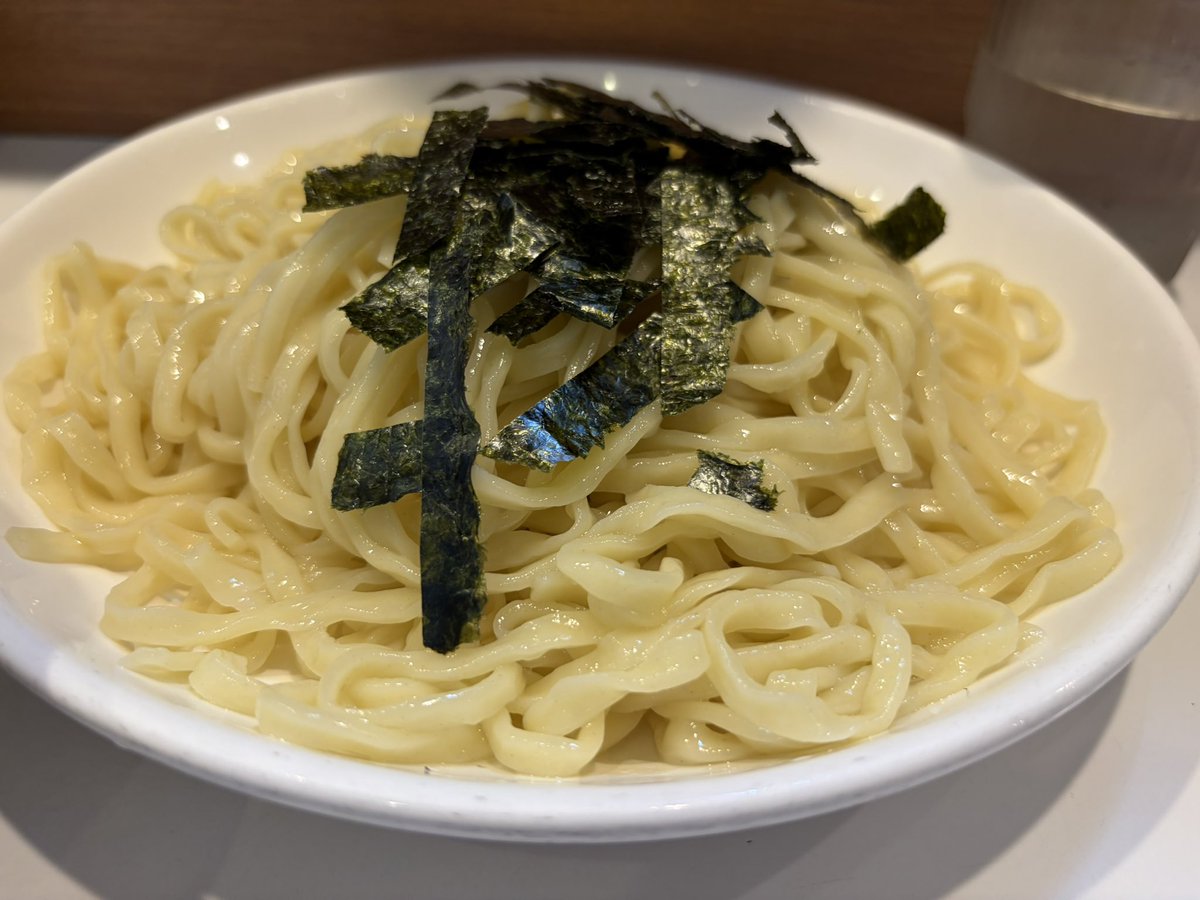 jamphopstop's tweet photo. らあめんほりうち新橋店
ざるらあめん
950円

新橋でほりうちを見かけて入店。新宿と比べてスープが薄くて具が少ないです。次食べる時は新宿店（本店）かな。
#ラーメン 
#つけ麺 https://t.co/dUWdrNOFuO