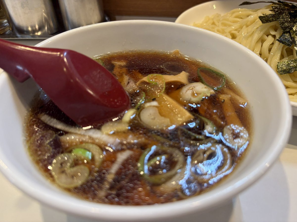jamphopstop's tweet photo. らあめんほりうち新橋店
ざるらあめん
950円

新橋でほりうちを見かけて入店。新宿と比べてスープが薄くて具が少ないです。次食べる時は新宿店（本店）かな。
#ラーメン 
#つけ麺 https://t.co/dUWdrNOFuO