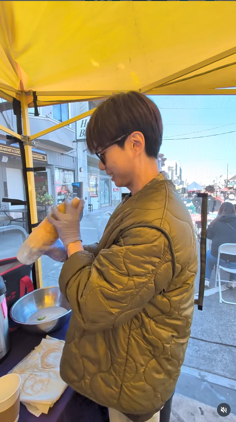 SelfHelpElderly's tweet photo. .@SelfHelpElderly Booth at the Heart of Richmond District #NightMarket.

Iced Lemon Honey Tea • Mochi • Water Chestnut Jelly Cakes • Tea Eggs

#安老自助處

https://t.co/W19K0lmLDX https://t.co/OElovPtVCW