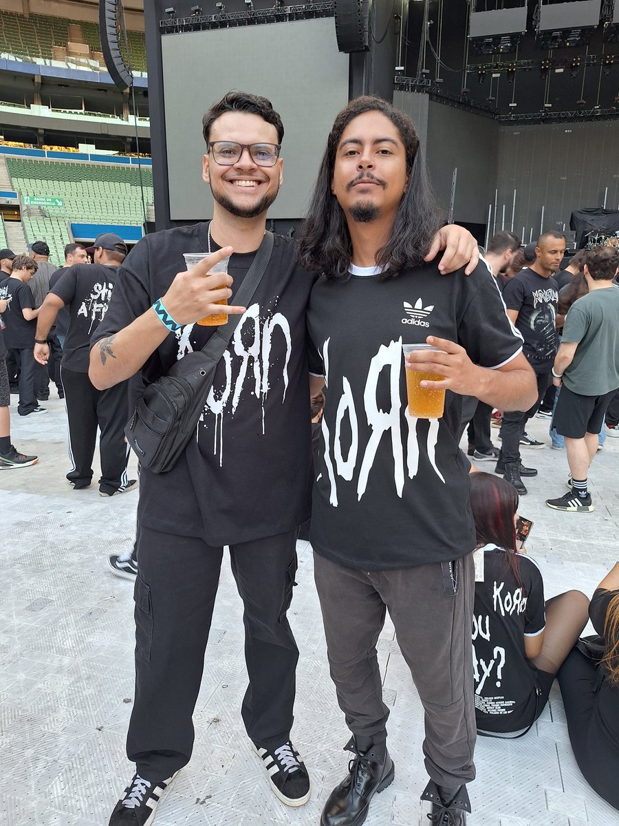 HeDiFi's tweet photo. Puta que pariu!!! 
Segunda melhor coisa que aconteceu na minha vida, te amo KORN!!!! https://t.co/433GtSYFjh