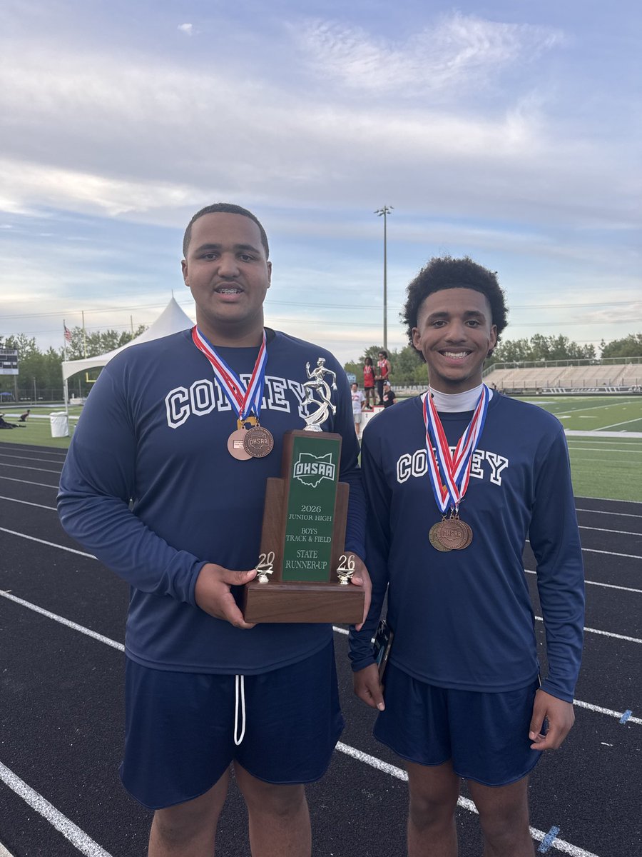 kdlins21's tweet photo. They did that!! Represented their school and placed 2nd overall, all by themselves!! https://t.co/wQIctwhp11