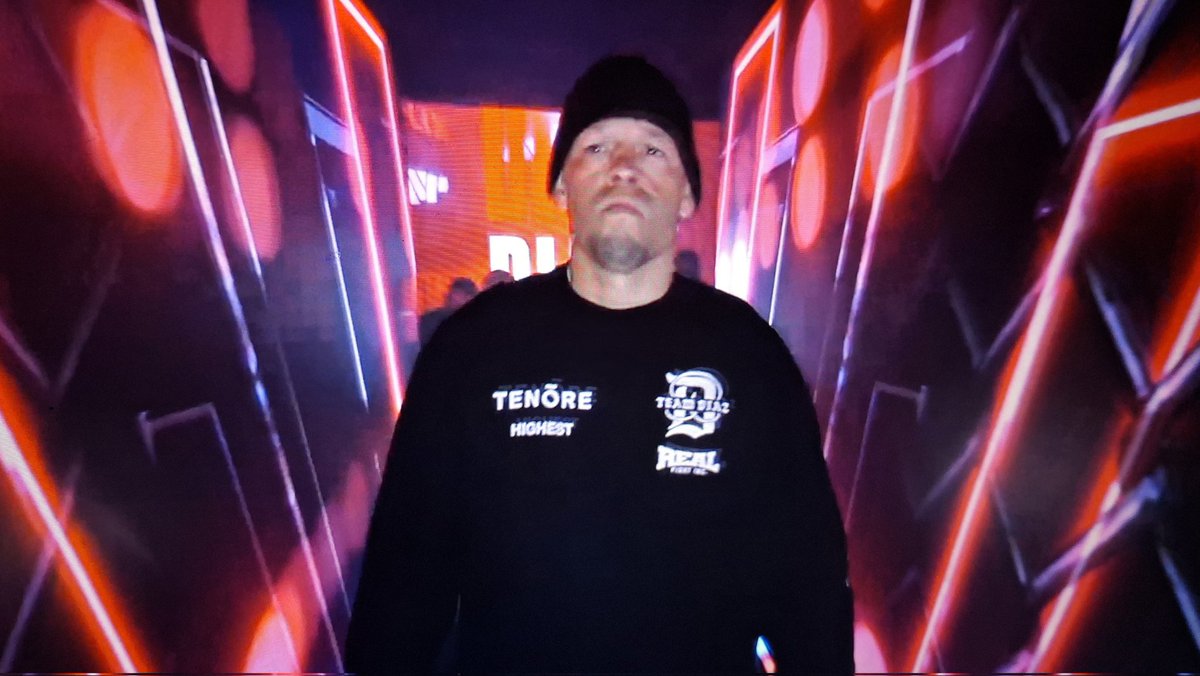 burnoutJaxx's tweet photo. West Cost What's up!? Stockton stand up! It's the @NateDiaz209 BMF army! 😊

#MVP #Ngannou #Rousey #NateDiaz https://t.co/EHkcuhu9U6