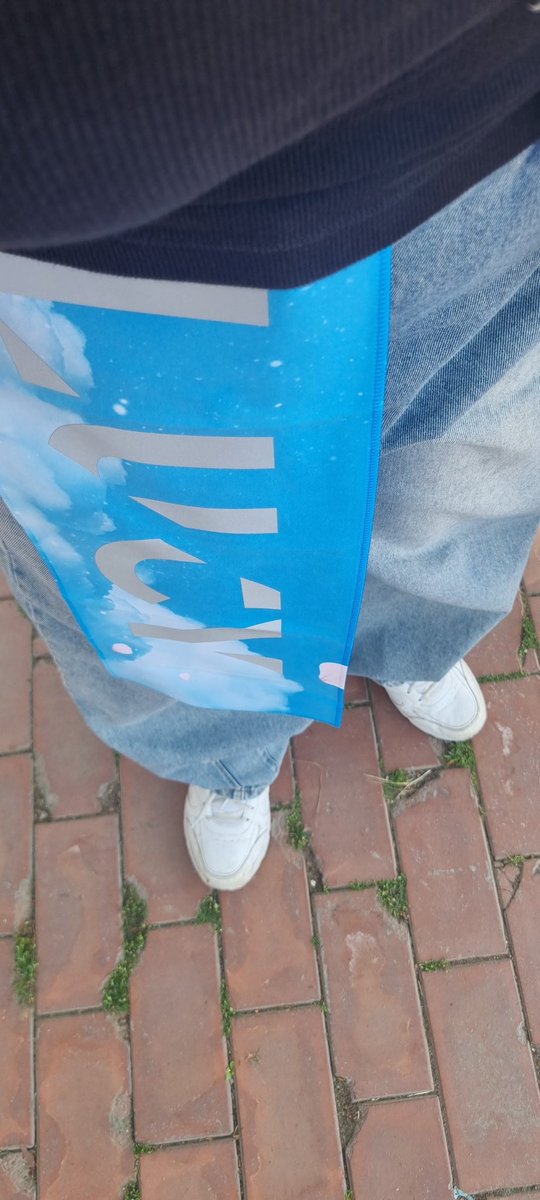 wihyeon3's tweet photo. 지금 2-1번 게이트 앞에있어요 ! https://t.co/sV5XdQt72T