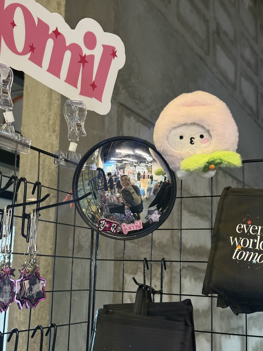 __jomil's tweet photo. here at @caratartfest ! #CaratArtFest2026 https://t.co/iUXgkwqFHA