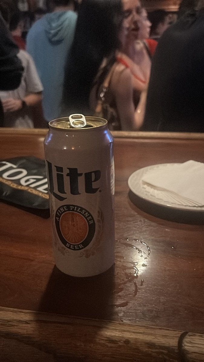 KillEveryone69's tweet photo. Can’t give it up #DrinkMillerLite https://t.co/8Gh0B0mfiC