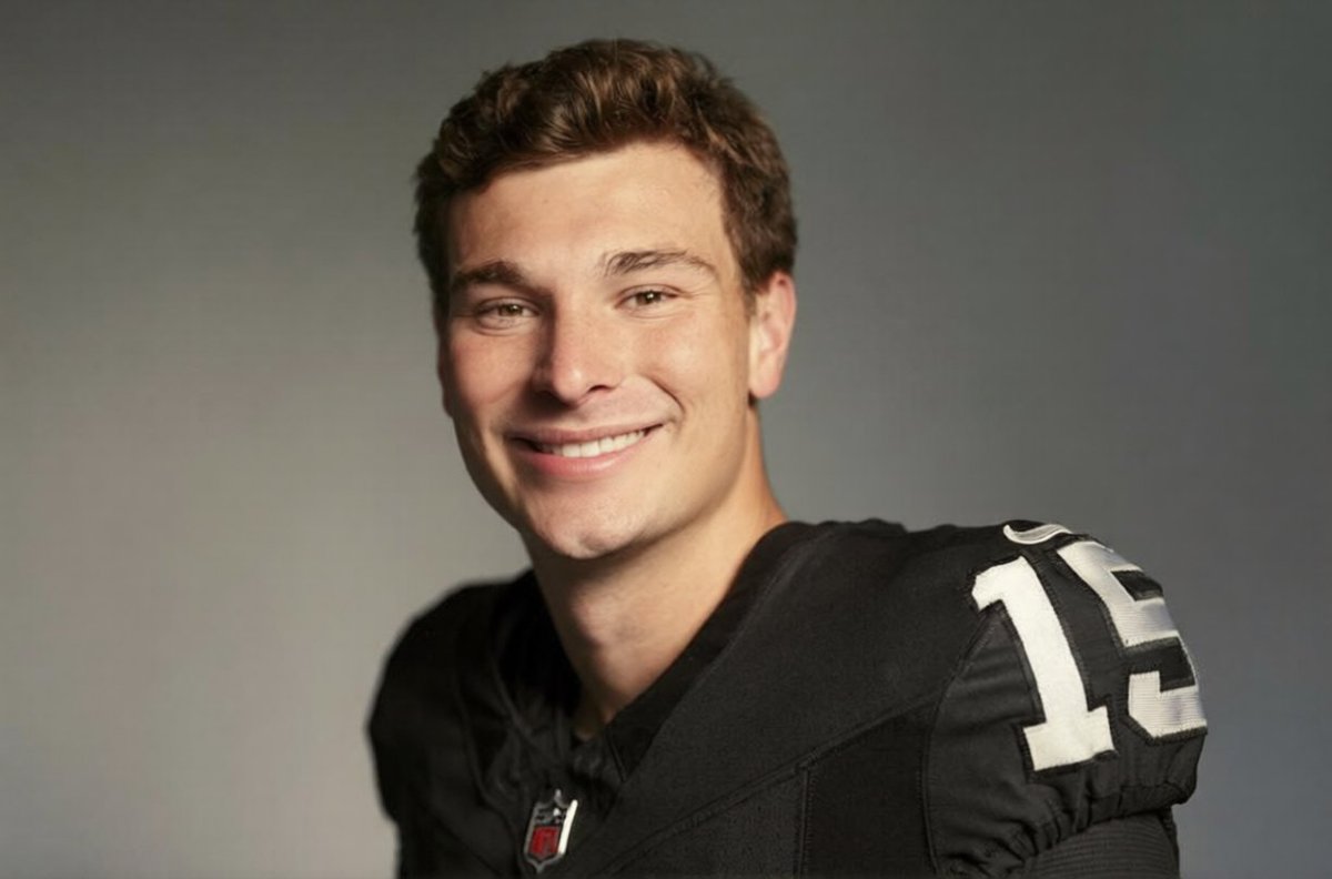 NFLMAVERICK's tweet photo. NFLPA Rookie Premiere 📸

Fernando Mendoza https://t.co/exIwIaAXkJ