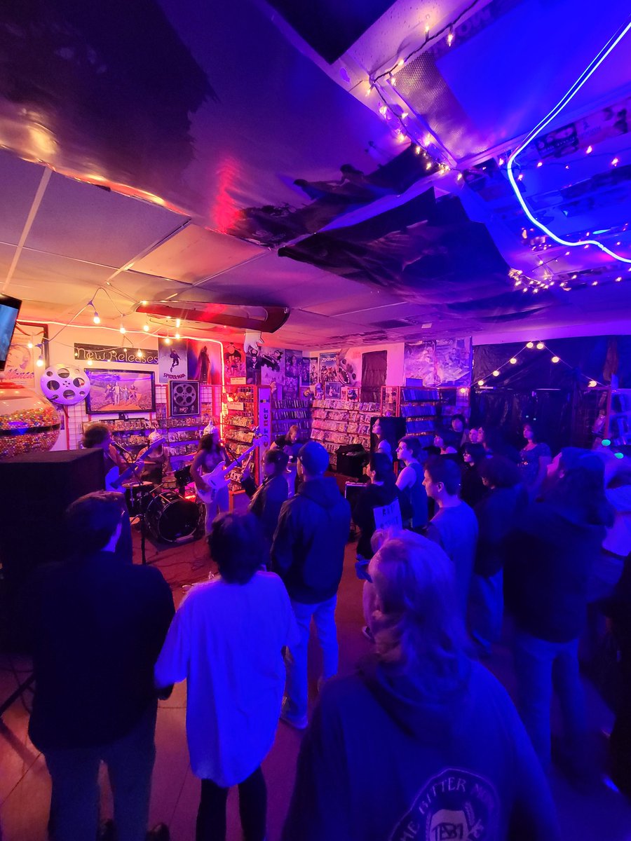 MacReelVideo's tweet photo. AFTER PARTY Punk Show! With Skeleton Boy, Mothra, &amp; Space Godzilla!! https://t.co/GLqbsn0ncl