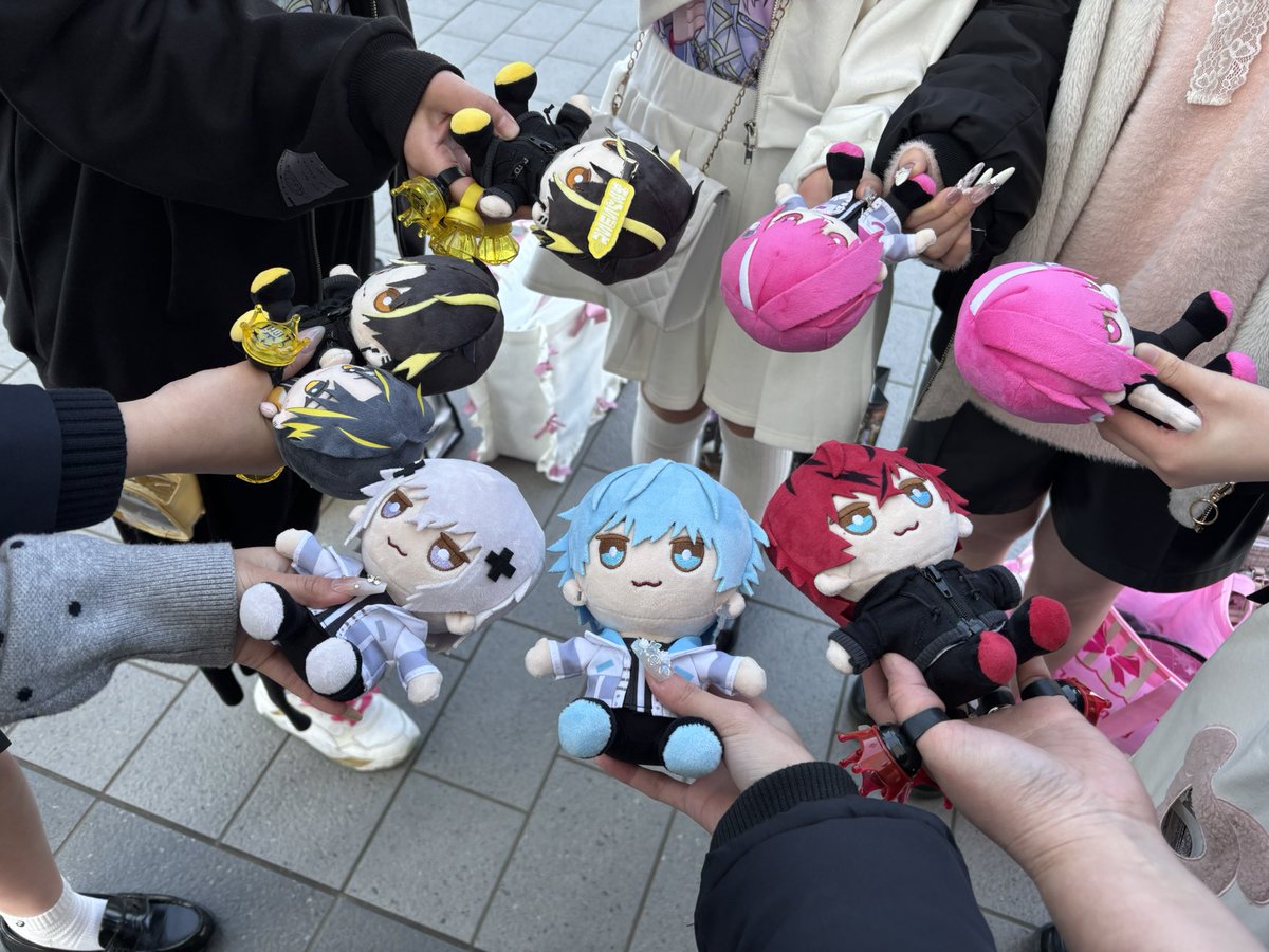 Koko_colp12's tweet photo. すとぷり10周年ライブ 🍓👑

大阪城ホール1日目
円陣の企画を予定しています！

各人数決まりはありませんのでできる限りたくさんの方と行いたいと思いますෆ˚*

内容は画像にまとめているので読んでいただけると助かります👉🏻👈🏻💕
気軽にリプ、拡散ください！

 #すとぷり10周年ライブ
 #すとぷり https://t.co/aR56GTxrHt