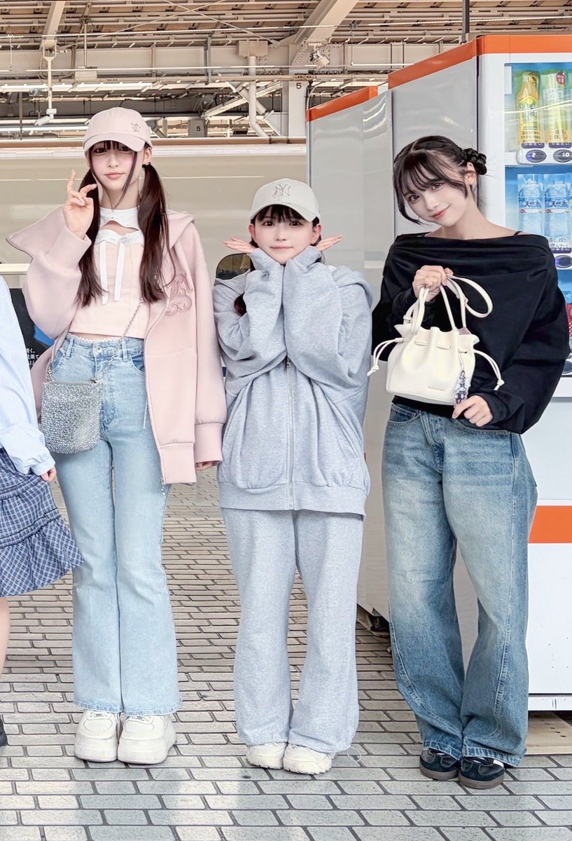 mariboooooo64's tweet photo. ちなみに、はるかれん夫婦も大好きだけど、それ以上にのあちゃんみきちゃんがはるか👶🏻を取り合う構図が好き、、、これ見られなくなるの結構しんどい、、、 https://t.co/TNLgobRnnW