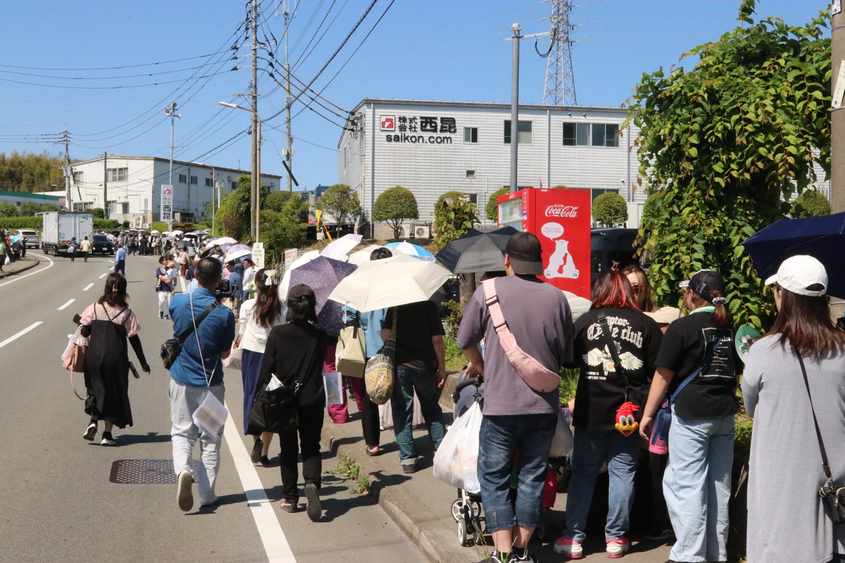 kogacityweb's tweet photo. 【食の祭典　開催！】

本日、食の祭典が開催され、多くの人で賑わっています✨
みなさんお買い得商品をたくさん抱えており、中には朝から大行列のブースもありました。
このあと１５時まで開催されていますので、みなさんもぜひお立ち寄りください！
※熱中症対策を忘れずにお越しください。 https://t.co/JKScP4Nj7J