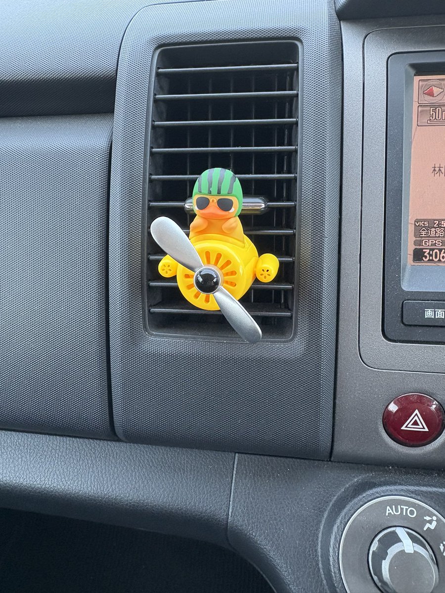 Kozu_TPC's tweet photo. 車にもアヒル隊長(スイカバージョン) https://t.co/oefiTs5F8u
