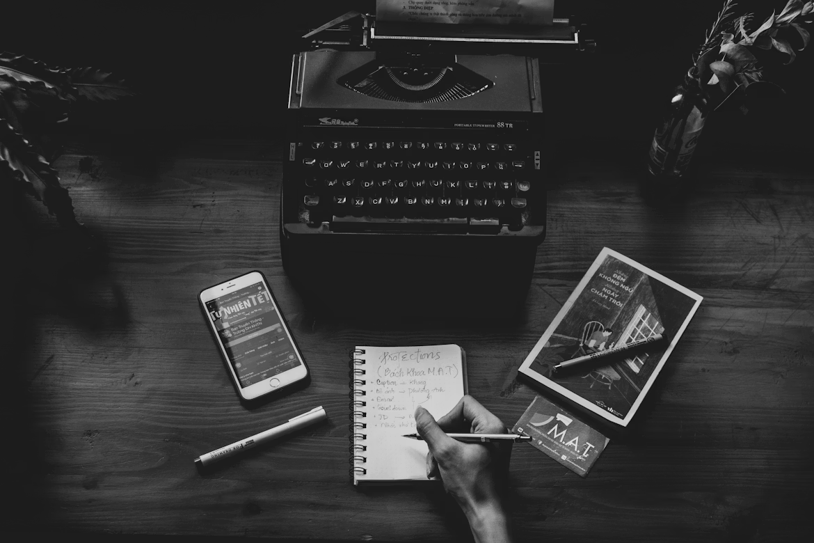 freeboostpromo's tweet photo. You are not writing for the critics or the crowd.

You are writing for that one reader who will find your book and feel like they finally found a home.

They are out there, and they are waiting for you to finish.

If you are working on a story right now, drop your working title or genre below so we can find each other.

#Storytelling #WritingCommunity #AmWriting