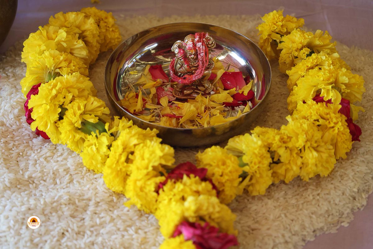 kashtbhanjandev's tweet photo. Darshan :17-05-2026
શ્રીકષ્ટભંજનદેવ હનુમાનજી દાદાને દિવ્ય વાઘા ફૂ���ોનો દિવ્ય શણગાર કરી મીઠાઈ અન્નકૂટ  ધરાવવામાં આવ્યો
Hello Devotees
Jai Shri swaminarayan
Shri kashtbhanjandev hanumanji Maharaj Salangpur dham.
https://t.co/tteV5KhUvC https://t.co/lOcHbZOvxJ