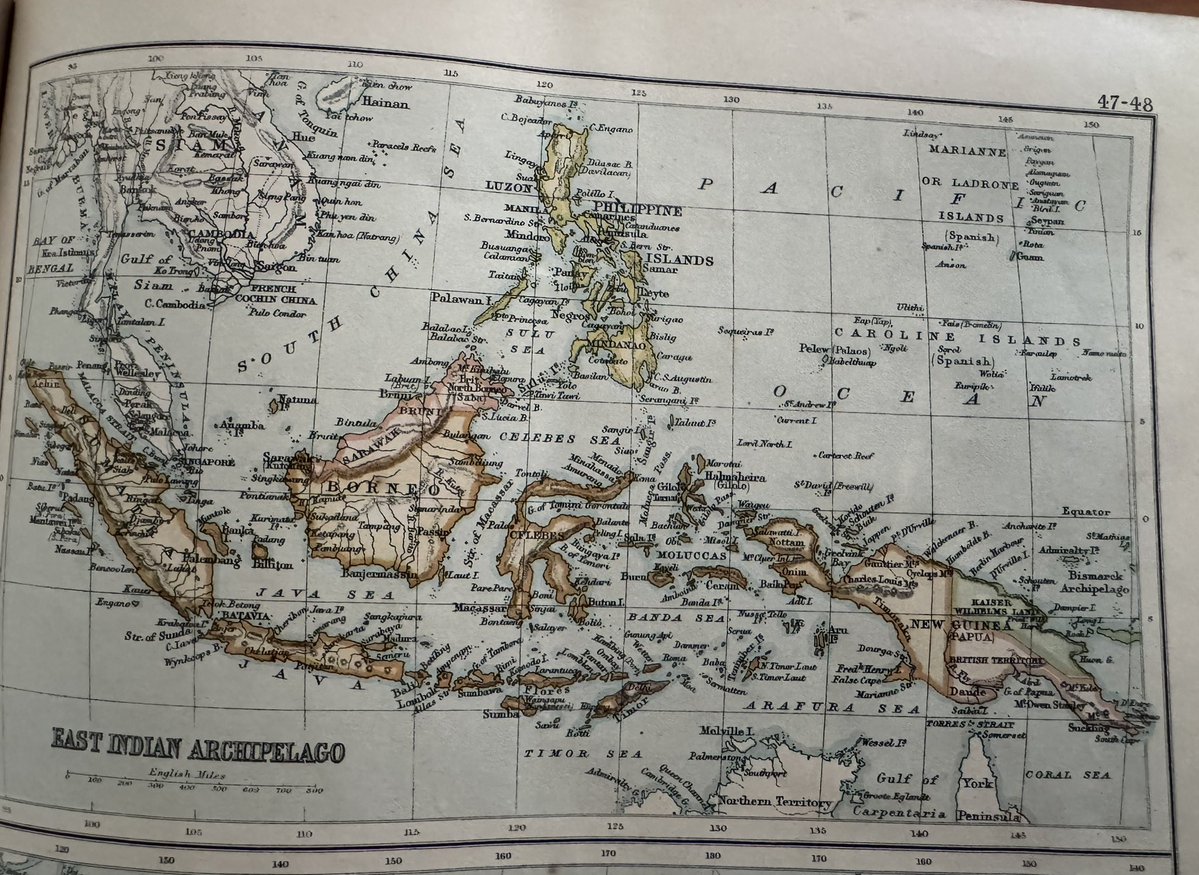 rosapollock's tweet photo. Aku suka lihat peta dunia.

The Century Atlas &amp; Gazetteer, tahun 1890. 

Belum ada Indonesia, masih ‘East Indian Archipelago’.

“Java, isl. Malay Arch., principal seat of the Dutch power in the E…. Chief spts. are, Batavia (the cap), Samarang and Soerabaya.” https://t.co/9pOgbSWdLe