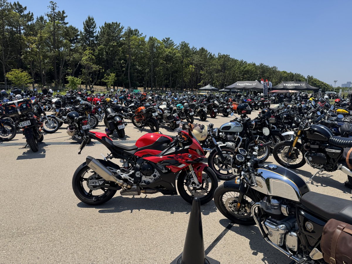 Triumph_Tokyo's tweet photo. 本日は葛西で開催のDGR2026に出店しております🧔🏻‍♂️
お得なプライスで純正クロージングとアクセサリーをご用意💁‍♂️
会場も沢山の方にご参加いただき盛り上がっております🔥 https://t.co/NtNvo25614