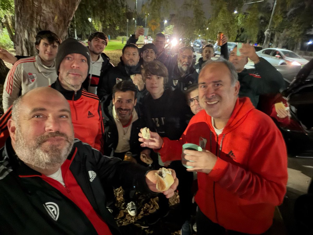 juanseder's tweet photo. Con esta banda a la final. Hoy River fue River. https://t.co/LebP2n5irC
