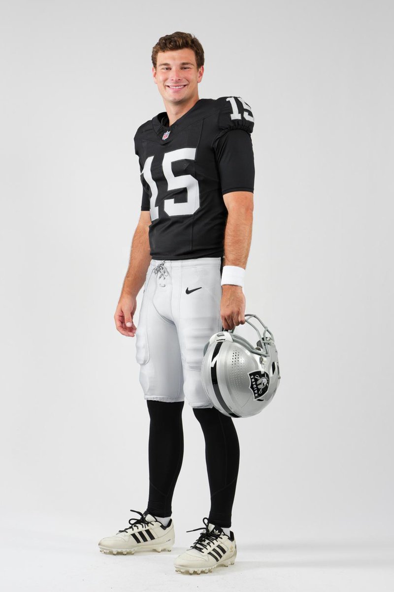 NFLMAVERICK's tweet photo. NFLPA Rookie Premiere 📸

Fernando Mendoza https://t.co/exIwIaAXkJ