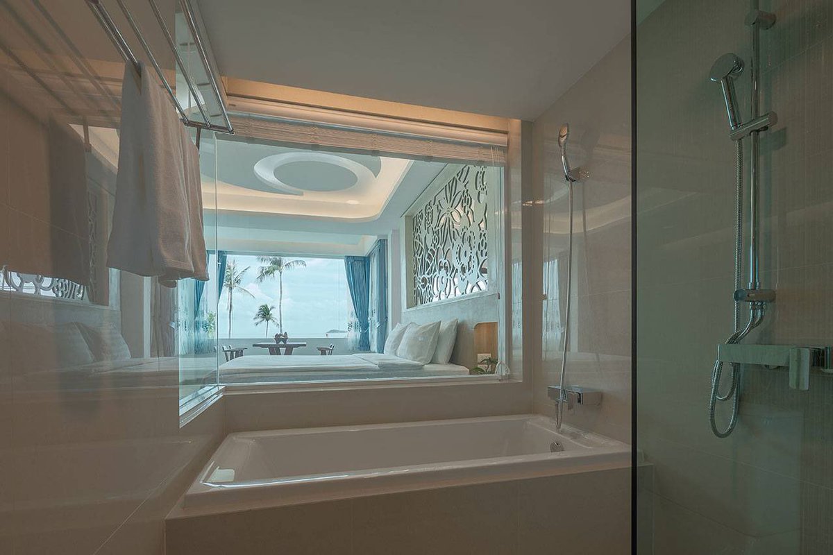 ChabaCabanaSM's tweet photo. Where sun meets moon, and family moments become lifelong memories ✨
Our 67 sqm Two-Bedroom Family Suite is designed for unforgettable stays, spacious enough for the whole family, with sea views, lush gardens, and room to truly unwind together ☀️🌙

reservations@chabagroup.com https://t.co/jyDo9oOMBq