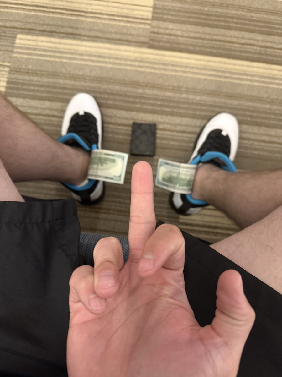 Foot Slave tweet media