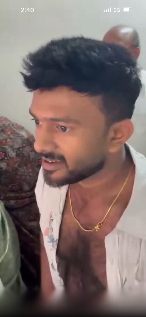 nikaran_tn's tweet photo. இந்த பிழைப்புக்கு பதிலா நாலு பேருக்கு முட்டி போட்டு பிழைக்கலாம் bro @itsalden_offl 😌 https://t.co/CLBOc1mGUR