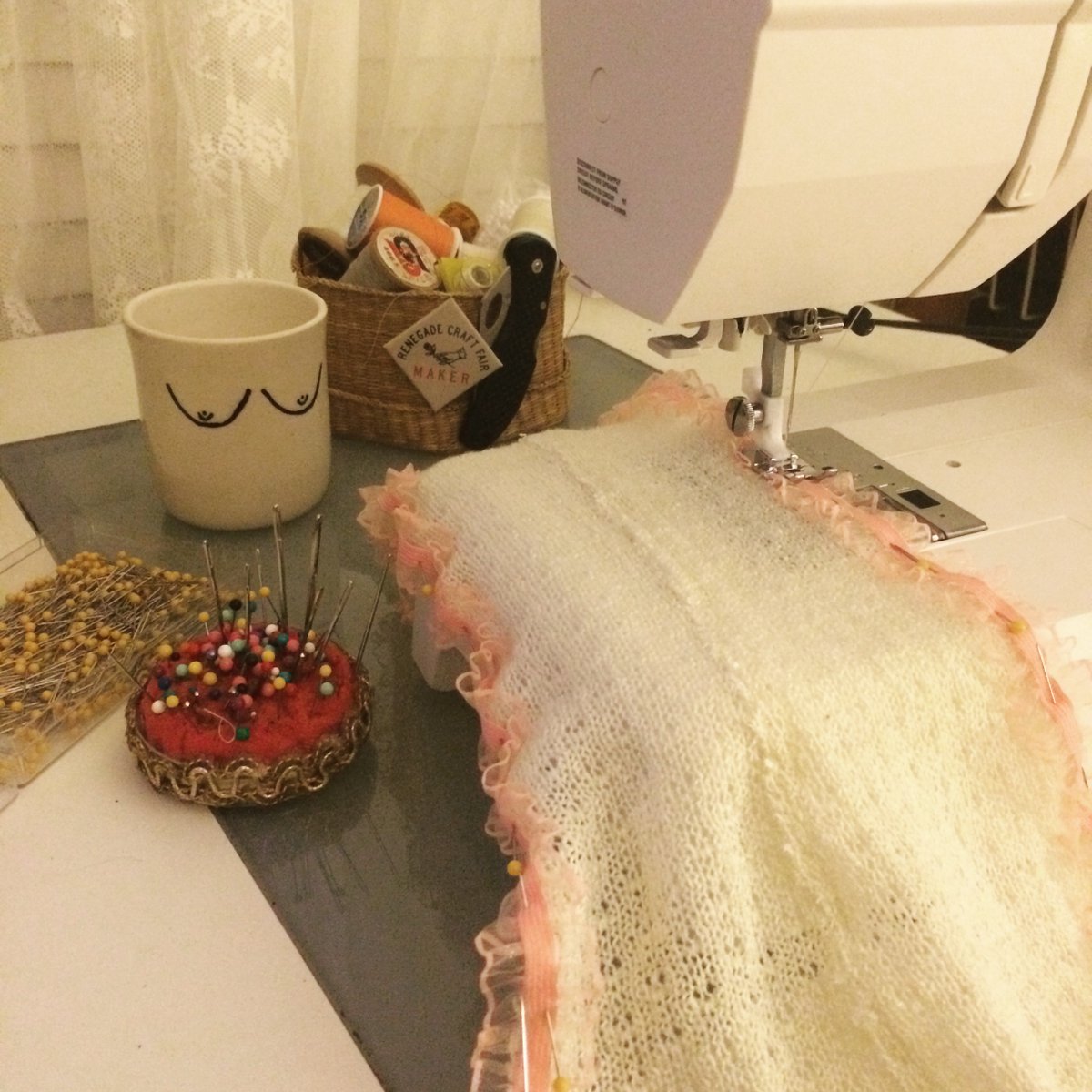 Praise_Stitch's tweet photo. late-night stitching &amp; soft distractions 🧵💋 https://t.co/TLSsK5JeuI