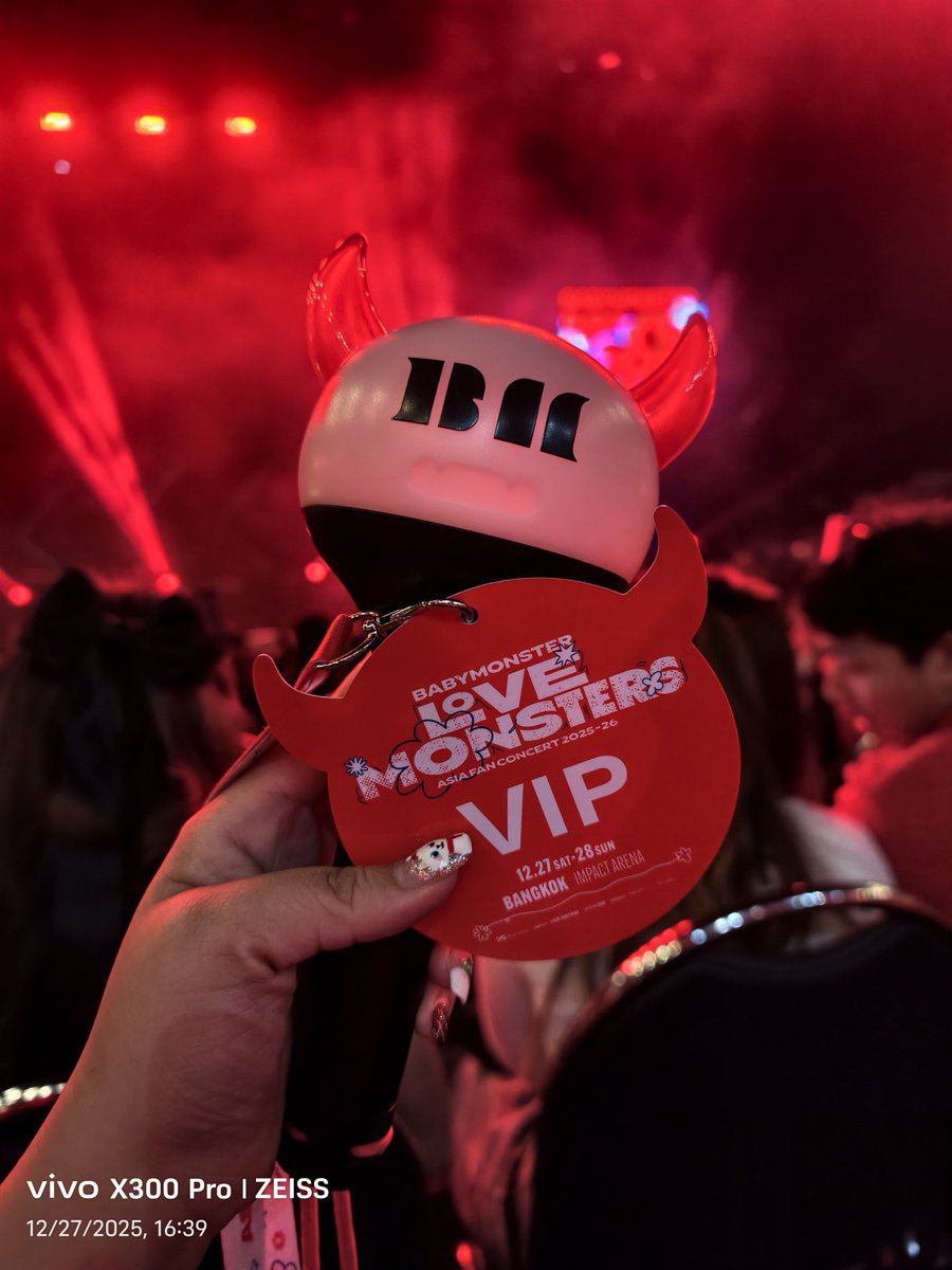 khunkimjs's tweet photo. คอนเสิร์ตตึกดำ THE BEST ตลอดกาล 🖤
รักนะ รักมากๆ ขอบคุณที่เกิดมานะ แล้วจะรักตลอดไปเลย สัญญาว่าบลิ้ง ทึเม มอนส์ตี้ คนนี้ จะซัพพอร์ตพวกแกเสมอ อยู่ด้วยกันไปนานๆเลยนะ — #BLACKPINK #TREASURE #BABYMONSTER https://t.co/RmNFyU4tvt