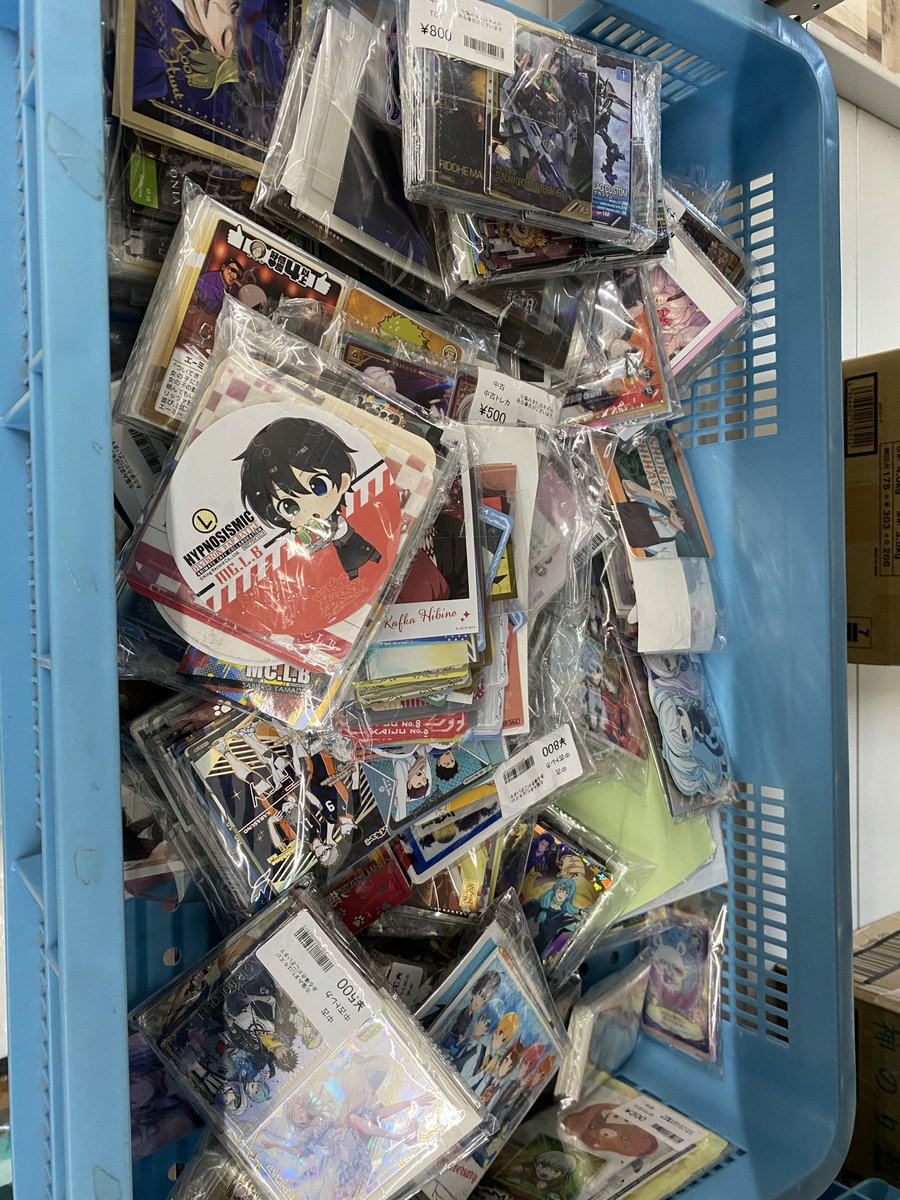 otaichigaresto's tweet photo. ガレージストアをオススメ商品を紹介✨

カードコーナーの商品が続々入荷‼︎
お気に入りのシールや見つかるかも⁉︎

#お宝市番館ガレージストア 
#おたいち 
#ウェハース 
#トレカ
#シール https://t.co/ipDnBlPbuT