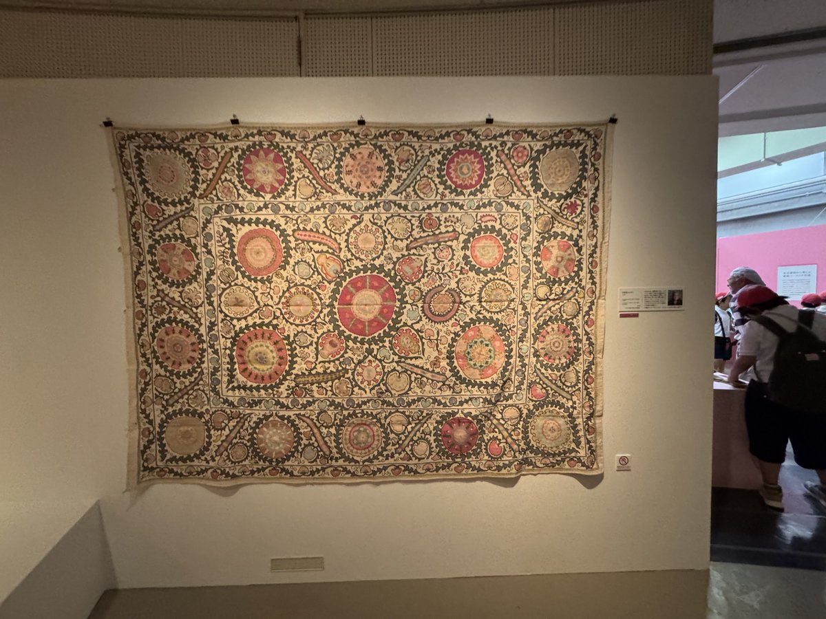 シルクロードの商人語り展でも刺繍の織物がたくさん出てまして、し