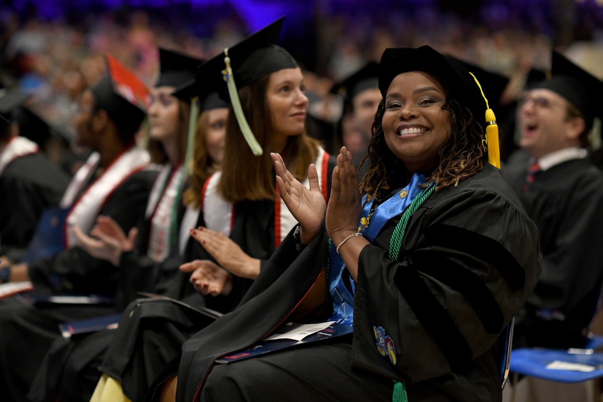 KUMedCenter's tweet photo. Congratulations, Class of 2026! Alongside family and friends, we honored over 800 graduates from the schools of Health Professions, Medicine and Nursing today. We are proud of your accomplishments and look forward to seeing how you advance healthcare in Kansas and beyond! https://t.co/cnFN6kRCyP