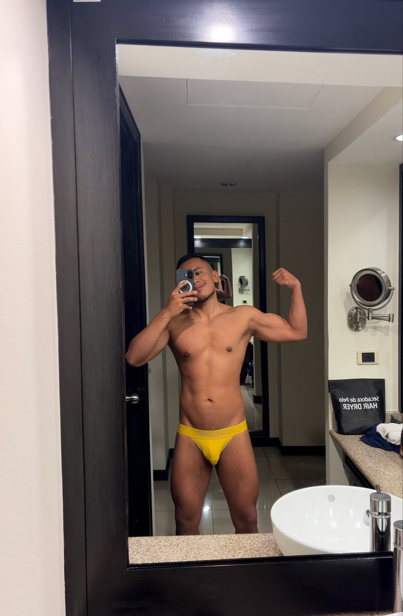HPablo0021's tweet photo. Yellow seems to bring attention 👀

#Bulge #Briefs #GayFit #MuscleGay #ThickThighs #GayLatino #MensUnderwear #MirrorSelfie #GayX #GayTwitter #UnderwearModel #Bulge #ThickThighs #FitLatino #meninbriefs https://t.co/IK7VR0jCmm