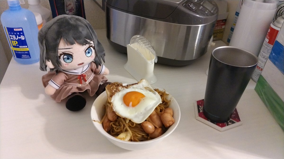 今日の昼飯は目玉焼き乗せ焼きそば！ #海鈴活 #ZAPご飯モグモグ界隈