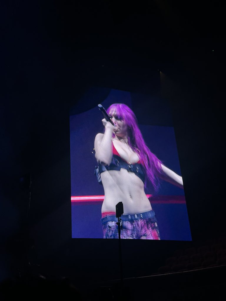rob1net_'s tweet photo. Today’s a good day for girls who like girls 🥹 https://t.co/mPKH8j7eCy