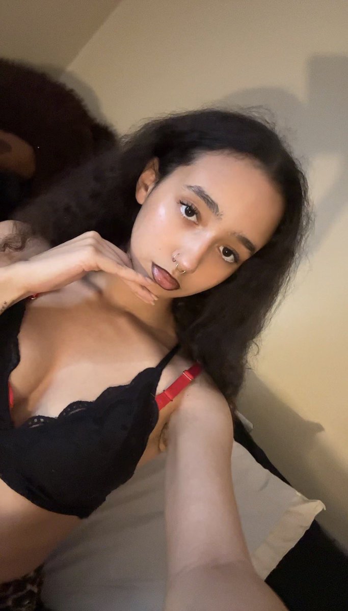 petiteBeauty😻 tweet media